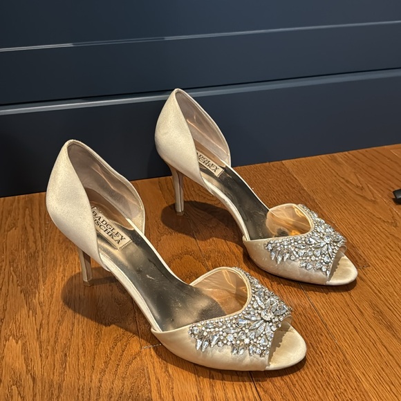 Badgley Mischka wedding shoes (10) with embellishments - Picture 3 of 7